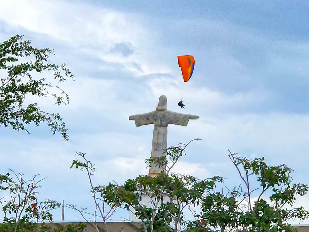 Huíla hosts experimental paragliding flights