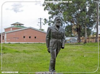 Monument to Silva Porto